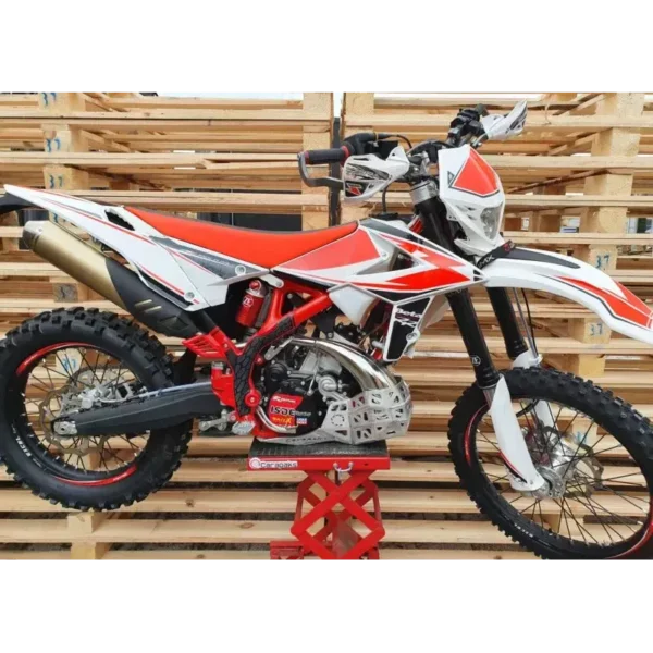 Kryt pod motor+gajdy Beta RR 200 2T 19